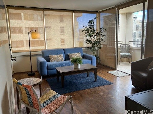 2410 Cleghorn Street 1704, Honolulu, HI 96815