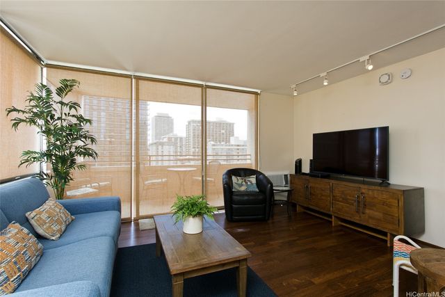 2410 Cleghorn Street 1704, Honolulu, HI 96815