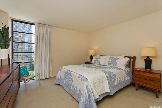 2410 Cleghorn Street 1704, Honolulu, HI 96815