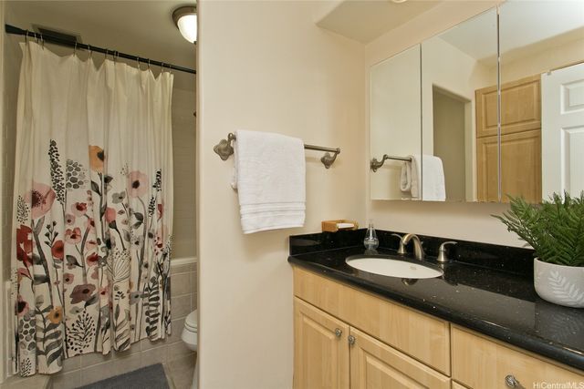 2410 Cleghorn Street 1704, Honolulu, HI 96815