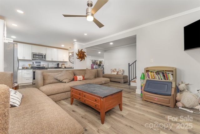 2752 Peachtree Road, Statesville, NC 28625