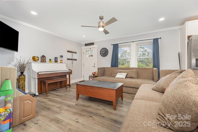 2752 Peachtree Road, Statesville, NC 28625