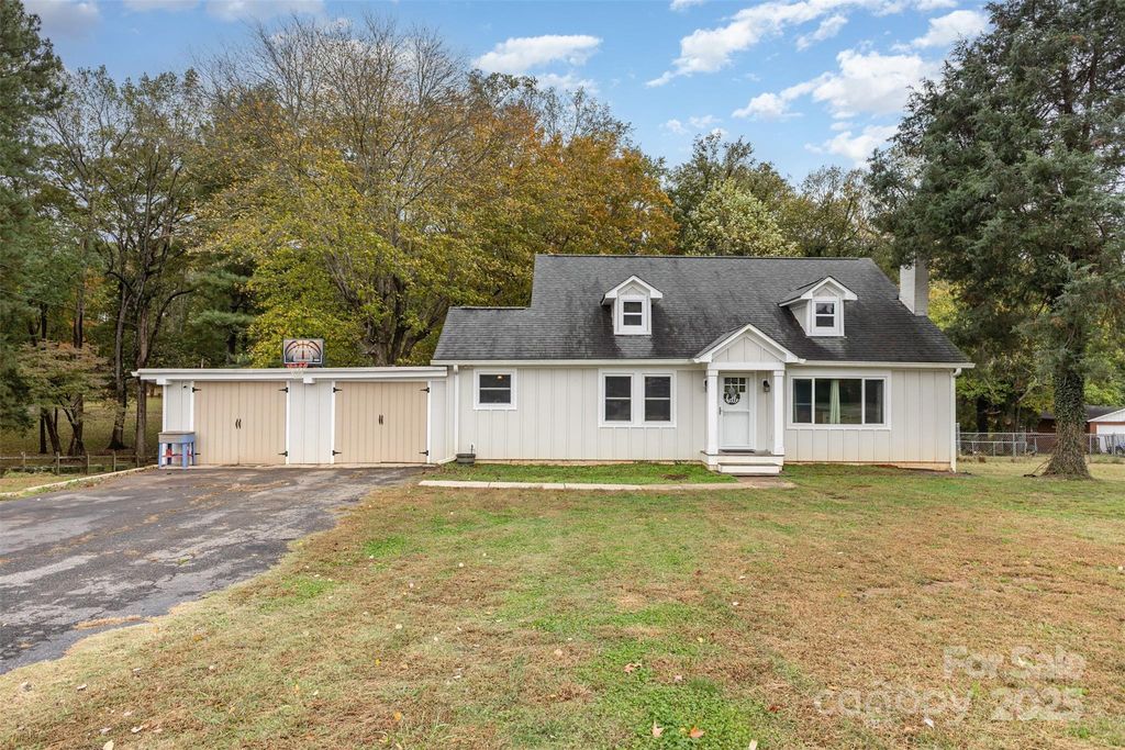 2752 Peachtree Road, Statesville, NC 28625