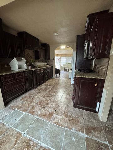 2717 Avenue I, Fort Worth, TX 76105