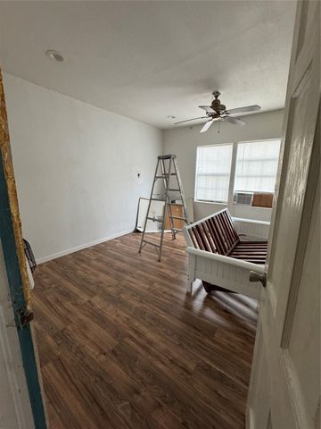 2717 Avenue I, Fort Worth, TX 76105