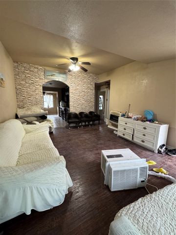 2717 Avenue I, Fort Worth, TX 76105