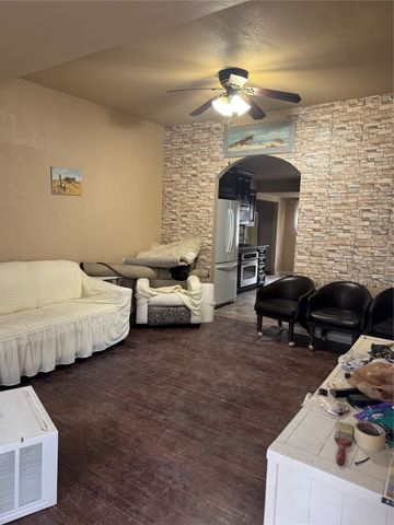 2717 Avenue I, Fort Worth, TX 76105