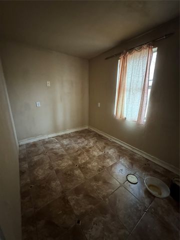 2717 Avenue I, Fort Worth, TX 76105