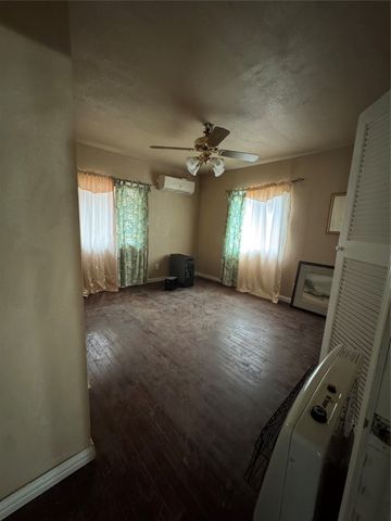 2717 Avenue I, Fort Worth, TX 76105