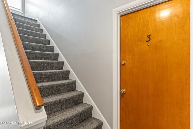 2220 Heather Ln 8, Louisville, KY 40218