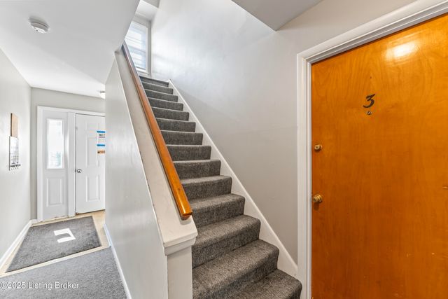 2220 Heather Ln 8, Louisville, KY 40218