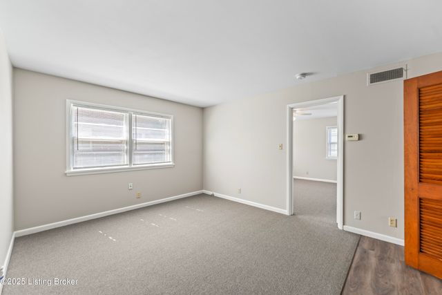 2220 Heather Ln 8, Louisville, KY 40218