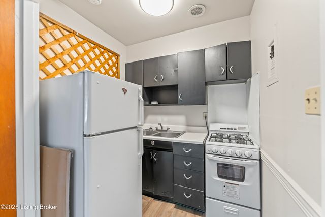 2220 Heather Ln 8, Louisville, KY 40218