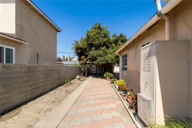 2725 Adriatic Avenue, Long Beach, CA 90810