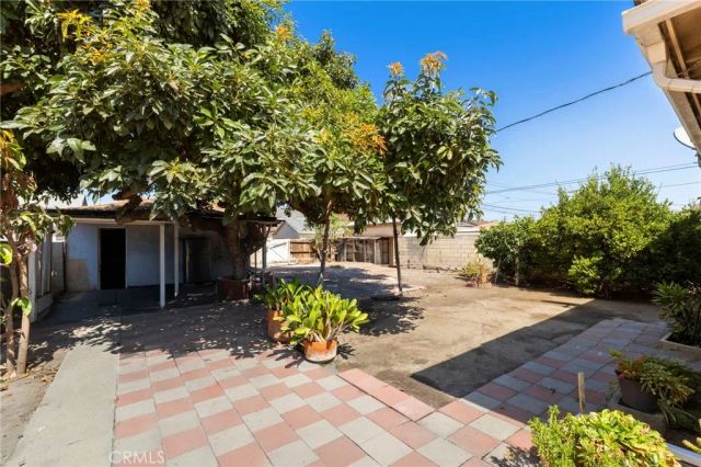 2725 Adriatic Avenue, Long Beach, CA 90810