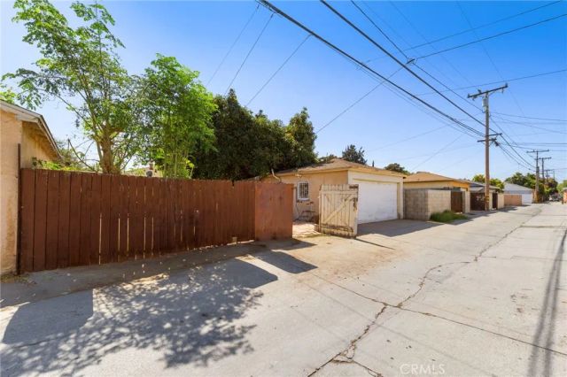 2725 Adriatic Avenue, Long Beach, CA 90810