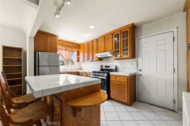 2725 Adriatic Avenue, Long Beach, CA 90810