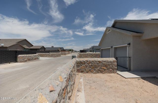 2725 MIKE PRICE Drive, El Paso, TX 79938