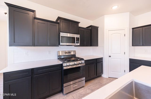 2725 MIKE PRICE Drive, El Paso, TX 79938