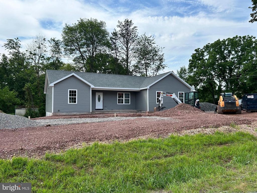 1178 CUSTER DR, Auburn, PA 17922