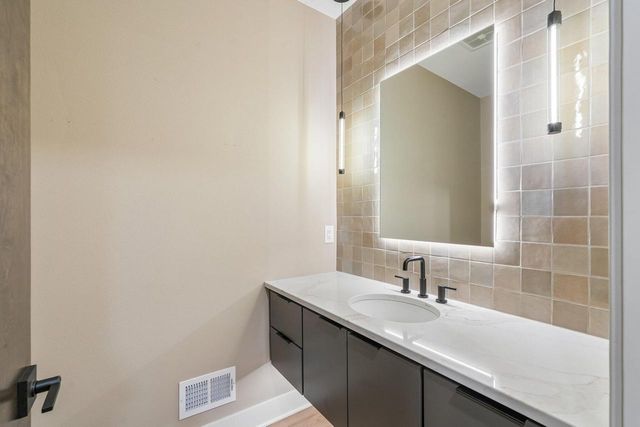 N69W17970 Haven DRIVE, Menomonee Falls, WI 53051