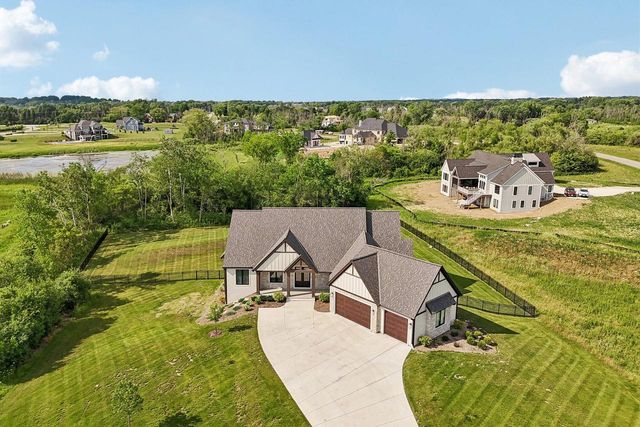 N69W17970 Haven DRIVE, Menomonee Falls, WI 53051
