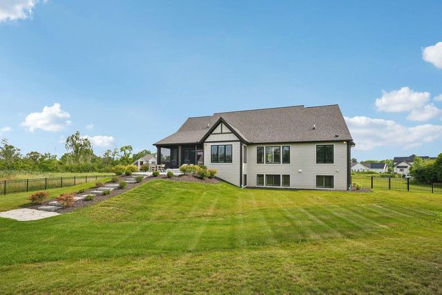 N69W17970 Haven DRIVE, Menomonee Falls, WI 53051
