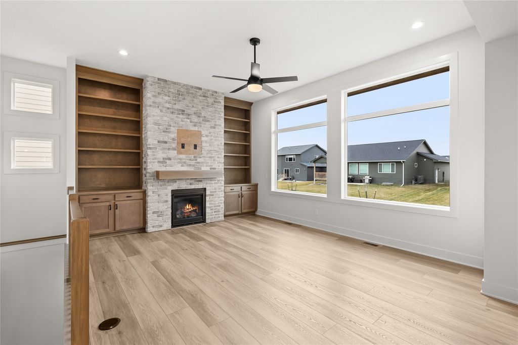 4664 177th Street, Urbandale, IA 50323