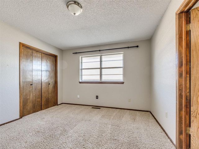 313 W Grand Teton Court, Yukon, OK 73099