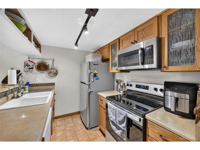 540 S Forest St 4-202, Denver, CO 80246
