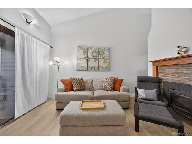540 S Forest St 4-202, Denver, CO 80246