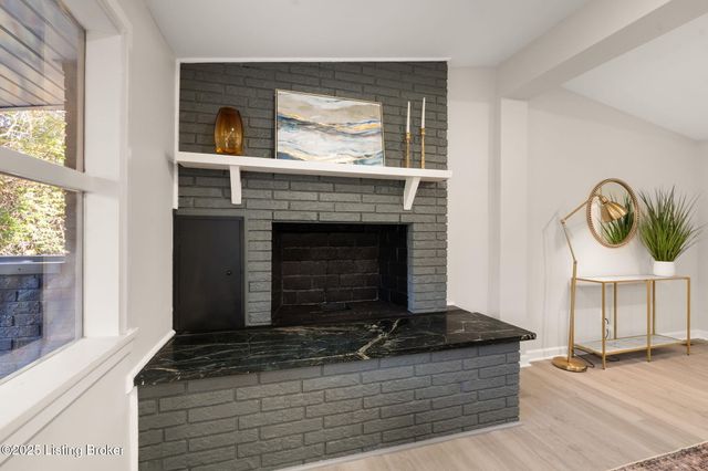 5901 Stansbury Ln, Louisville, KY 40291