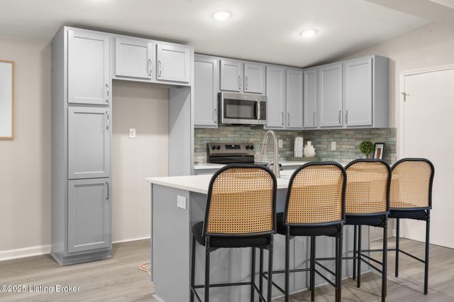 5901 Stansbury Ln, Louisville, KY 40291