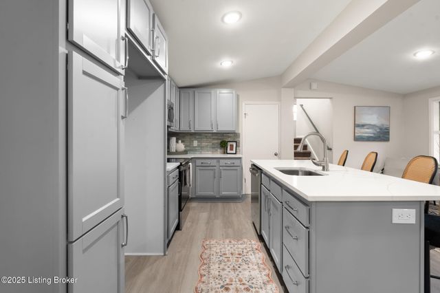 5901 Stansbury Ln, Louisville, KY 40291