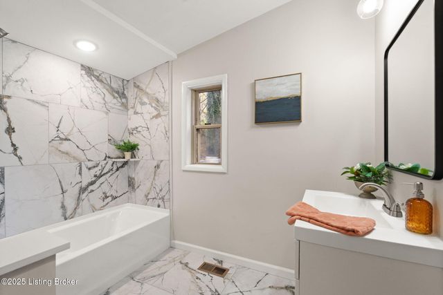 5901 Stansbury Ln, Louisville, KY 40291