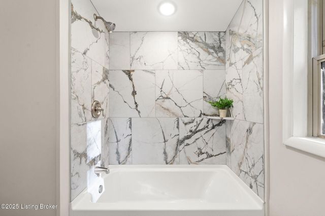 5901 Stansbury Ln, Louisville, KY 40291