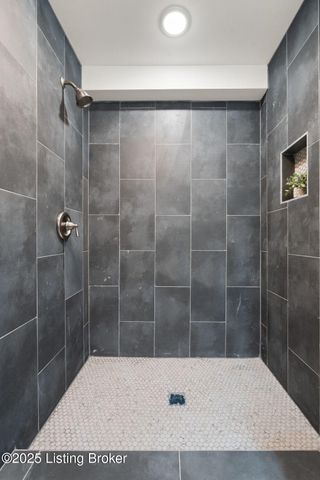 5901 Stansbury Ln, Louisville, KY 40291