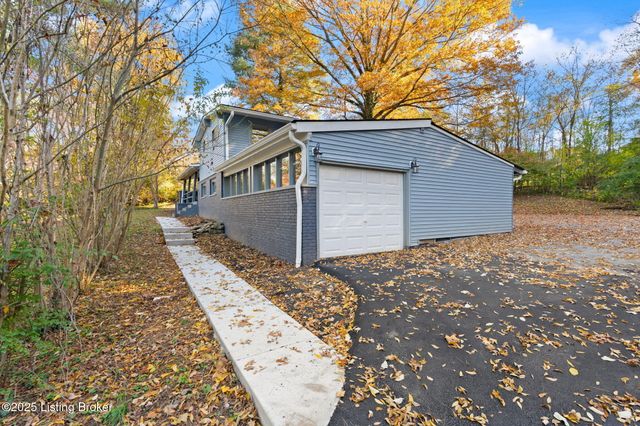 5901 Stansbury Ln, Louisville, KY 40291