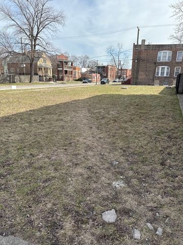 201 E 70th Street, Chicago, IL 60637