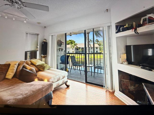 1115 Green Pine Boulevard F2, West Palm Beach, FL 33409