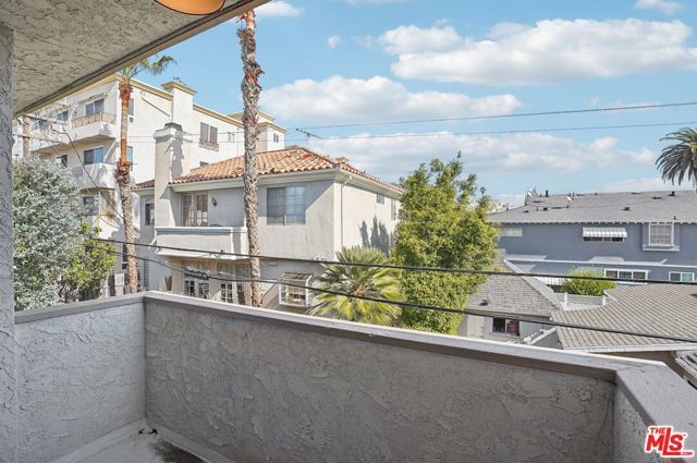 1352 S Carmelina Avenue 308, Los Angeles, CA 90025