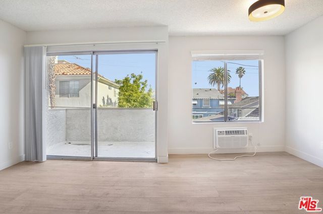 1352 S Carmelina Avenue 308, Los Angeles, CA 90025