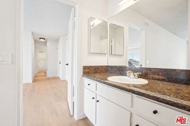 1352 S Carmelina Avenue 308, Los Angeles, CA 90025