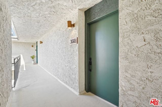 1352 S Carmelina Avenue 308, Los Angeles, CA 90025