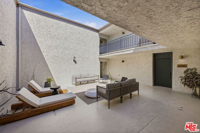 1352 S Carmelina Avenue 308, Los Angeles, CA 90025