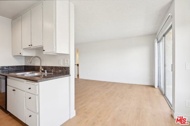 1352 S Carmelina Avenue 308, Los Angeles, CA 90025