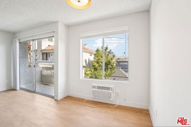 1352 S Carmelina Avenue 308, Los Angeles, CA 90025