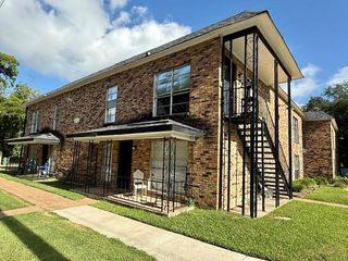 121 E 12th Street 2, Houston, TX 77008