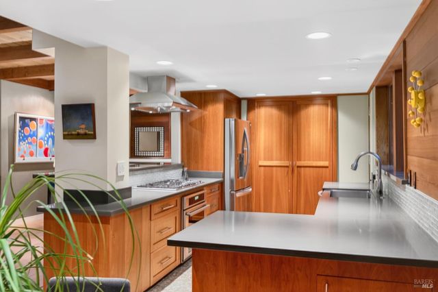 116 Hill Rd, Glen Ellen, CA 95442