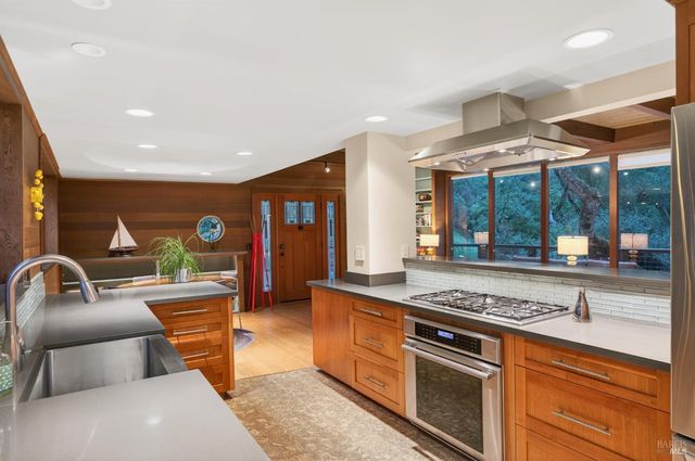 116 Hill Rd, Glen Ellen, CA 95442